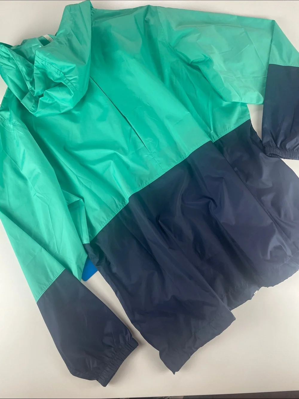 Columbia lightweight windbreaker
